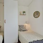 2 Bedroom Awesome In Holiday home *