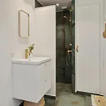 2 Bedroom Awesome In Holiday home *