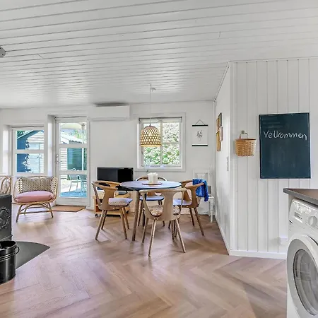 2 Bedroom Amazing In Holiday home *