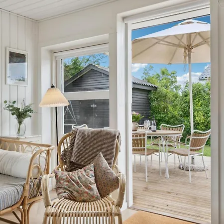 בית נופש 2 Bedroom Awesome In *