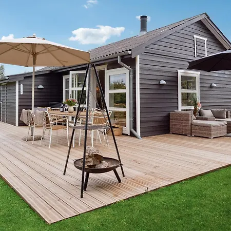 2 Bedroom Amazing In Holiday home