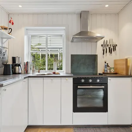 בית נופש 2 Bedroom Awesome In *