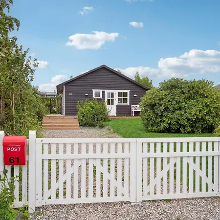 2 Bedroom Amazing In Holiday home