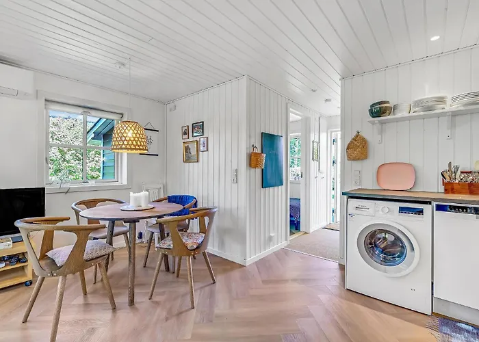 2 Bedroom Awesome In Сasa de vacaciones Kerteminde