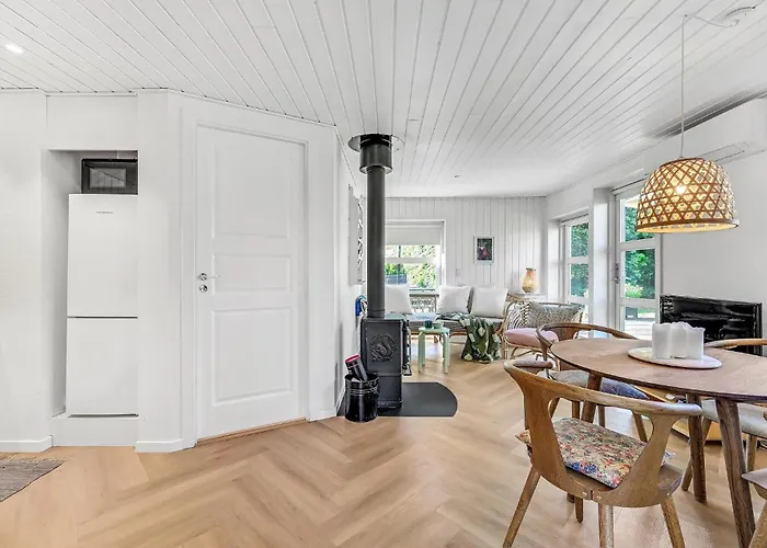 2 Bedroom Awesome In Сasa de vacaciones Kerteminde