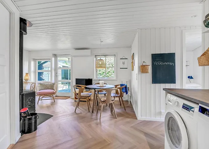 2 Bedroom Awesome In Сasa de vacaciones *