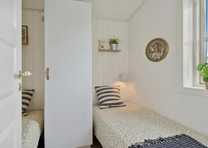 2 Bedroom Awesome In Сasa de vacaciones *